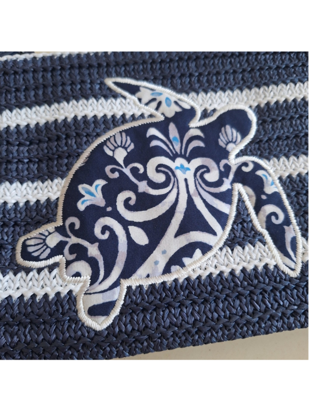Vera Bradley Steel Blue Turtle Medallion Straw Wristlet Beach Pouch Nautical - Picture 2 of 7
